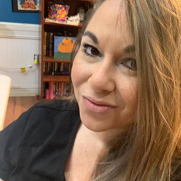 Meet your Posher, Sandy - Picture 1 of 1